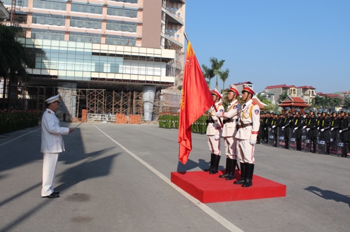 Đại diện Ban Chỉ huy Trung đoàn Cảnh sát dự bị đặc nhiệm làm lễ tuyên thệ